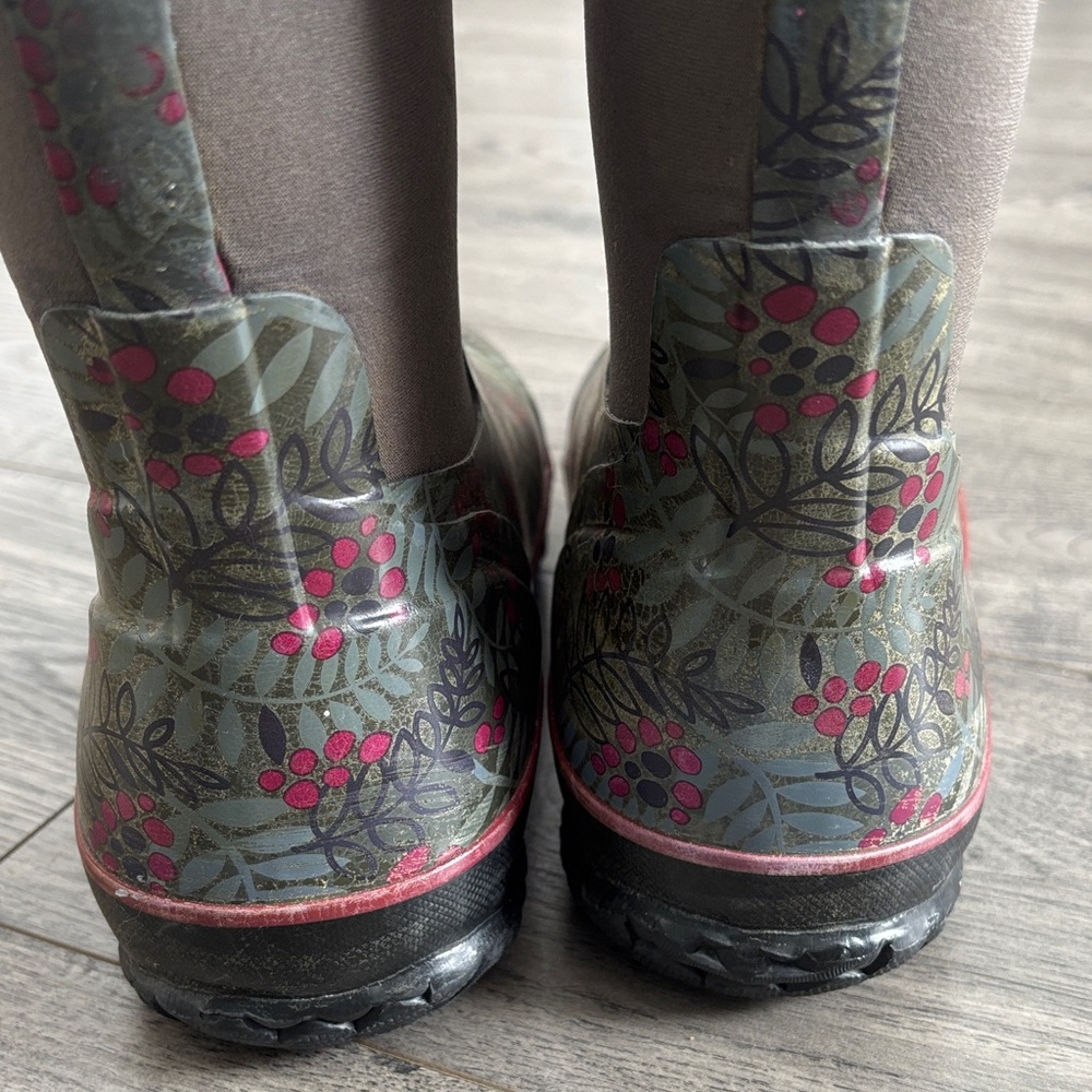 Bogs Women's Tall Floral Rain Boots - Gray with Pink Accents - Picture 6 of 10